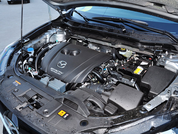 長安馬自達 2.0L 自動 發動機主體特寫