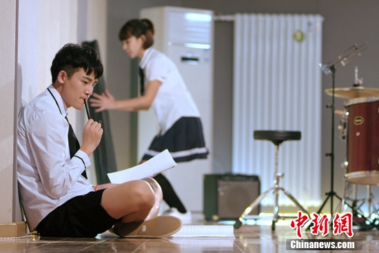 羅倫希出演電影《誰偷了我的寶貝》挑戰呆萌角色