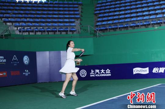 黃琦珊打網球身姿輕盈。 官方 攝