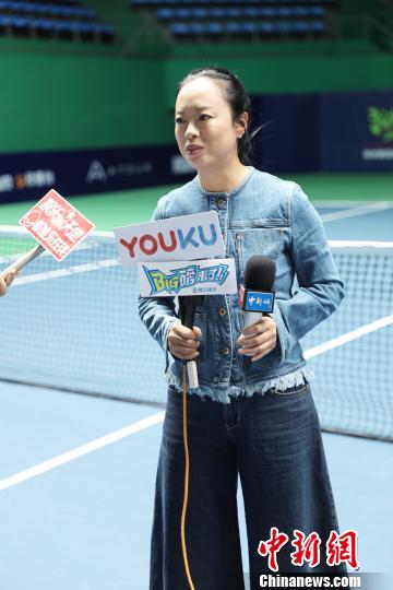 黃琦珊接受媒體記者采訪。 官方 攝