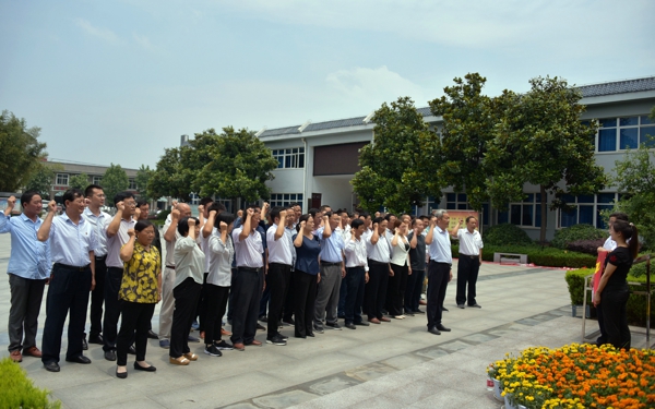 人保財險駐馬店分公司:組織所包扶貧村黨員接受紅色教育