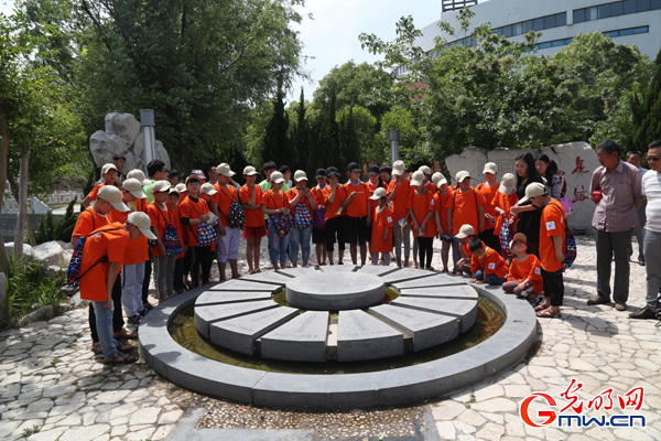 實施“扶智”與“扶志”精準扶貧