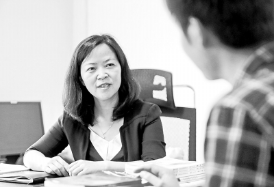 鄭州大學有位“媽媽輔導員” 因勞累多次暈倒