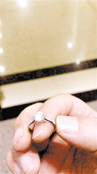 18萬鉆戒給孩子當玩具 家中新來的保姆把持不住了