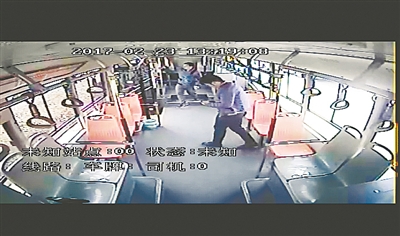 車長拾金不昧 遺落公交車上的5萬元失而復得