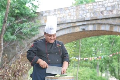 登封大男孩立志與美食為伍 先習(xí)武減肥40余斤