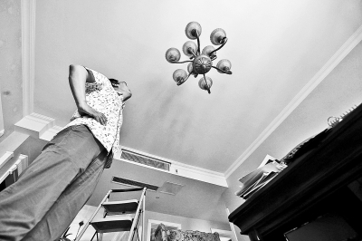 鄭州一小區7樓業主鑿地面裝地暖 6樓天花板裂縫