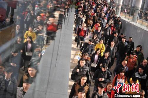 春運迎返程購票高峰期 今起可買正月初六火車票