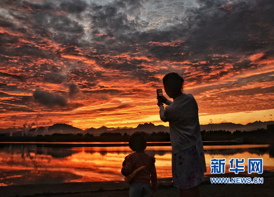 河南濟源:風起云層動 雨歇晚霞明 河南濟源:風起云層動 雨歇晚霞明