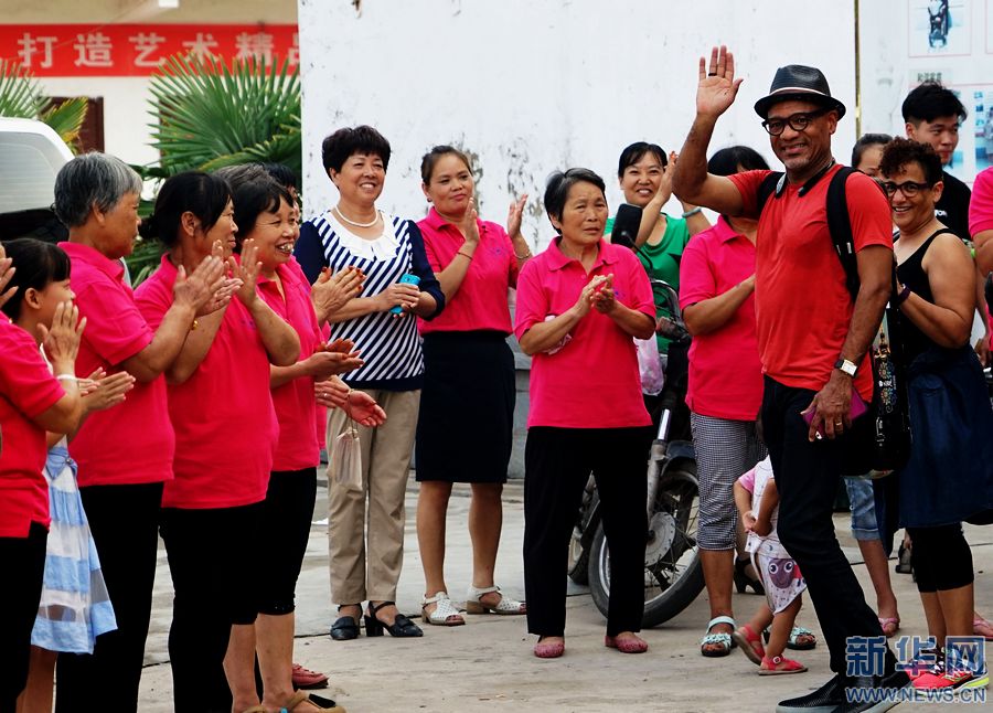 小山村“吹”來薩克斯風 小山村“吹”來薩克斯風