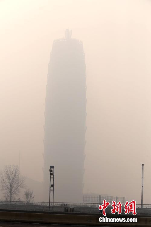 鄭州遭遇重度霧霾 城市地標紛紛“隱身”