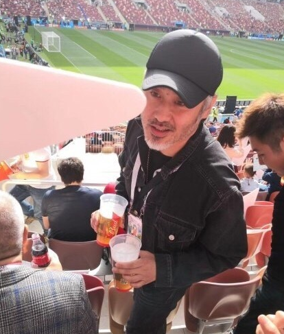 熱心球迷!陳奕迅吳秀波驚現世界杯開幕式現場