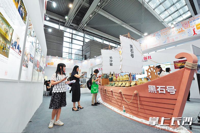 文博會上,以世界“媒體藝術之都”為主題的長沙館吸引了眾多參觀者。長沙晚報特派記者 王志偉 攝