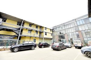 4層簡易房住1700名學(xué)生 昆明拆7600平方米違建校舍