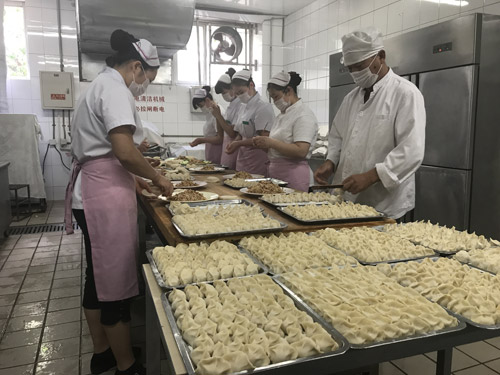 別人家的母校 北師大20萬只水餃送畢業生