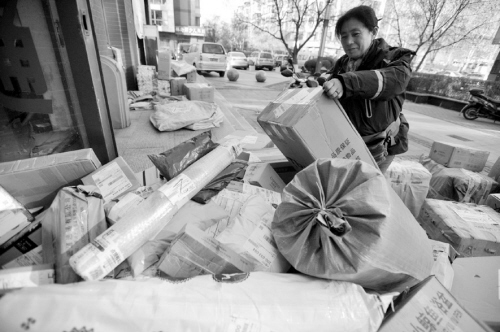 海量快遞集中進沈陽 走進女快遞員的一天
