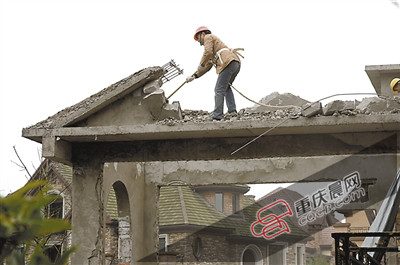 重慶一業主別墅區加蓋2層閣樓自稱為改風水(圖)