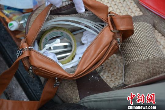 鄂渝警方聯手抓獲兩暴力綁架案嫌犯查獲作案用人臉面具