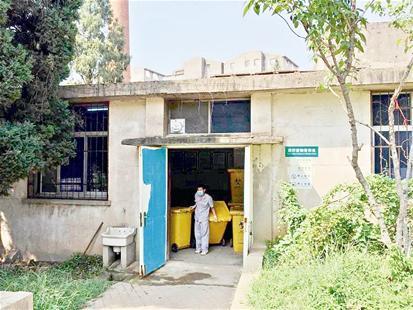 圖為:省腫瘤醫院的太平間已被改建成醫療垃圾存儲站
