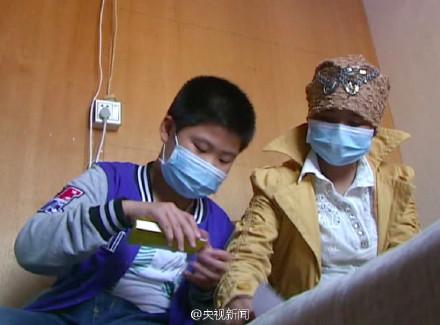 11歲男孩為白血病母親捐獻骨髓(圖)