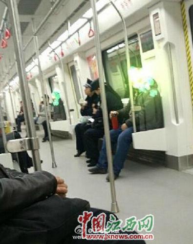 乘客南昌地鐵吃包子遭曝光 茶葉蛋入禁帶食物名單
