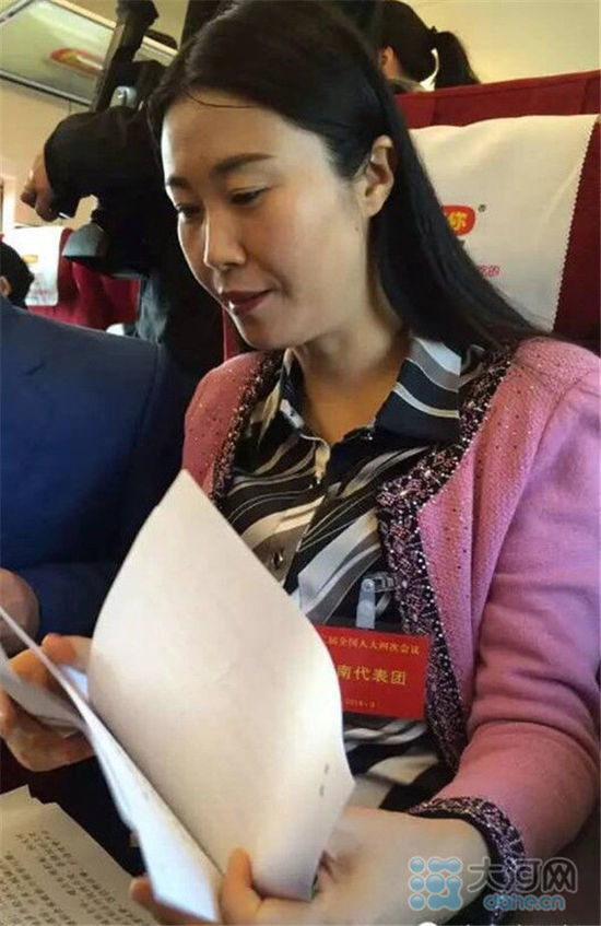 全國人大代表、開封城摞城發展有限公司董事長徐曉 全國人大代表、開封城摞城發展有限公司董事長徐曉