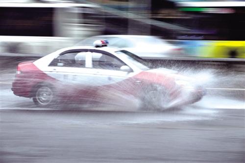 深圳出租車經營權無償化 企業和司機協商份子錢