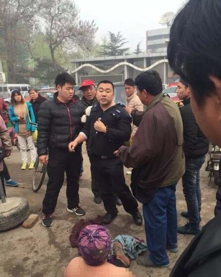 燕郊城管“撕”老人衣服?這事兒沒那么簡單(圖)
