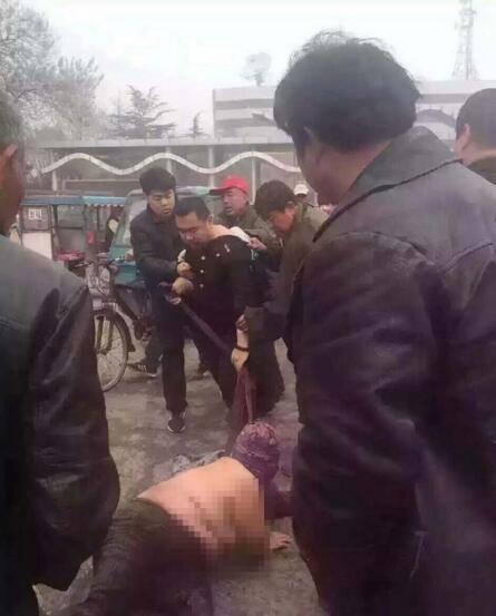 燕郊城管“撕”老人衣服?這事兒沒那么簡單(圖)