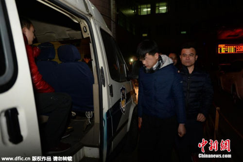 資料圖:2016年1月海淀警方在空軍總醫院抓獲6名號販子。 圖片來源:京華時報-東方IC 版權作品 請勿轉載