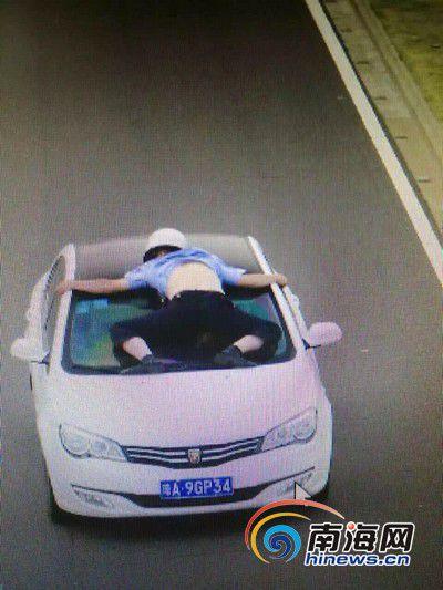 女子開車頂撞協(xié)警被抓 有販毒前科反偵查能力強(qiáng)