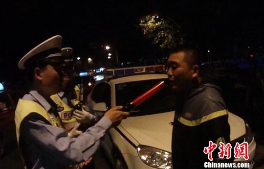 江蘇出動警力七千余人次查獲酒駕醉駕553起