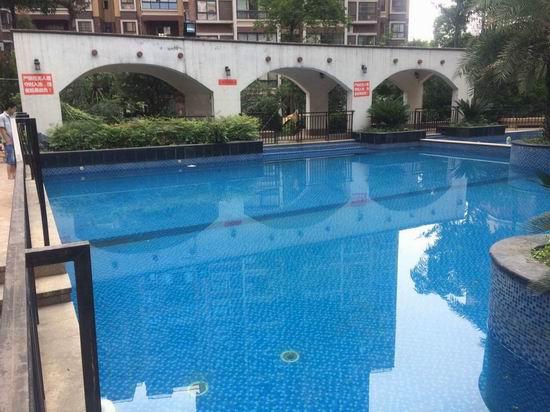 同學家長帶5個孩子游泳 兩名女孩溺水進ICU搶救