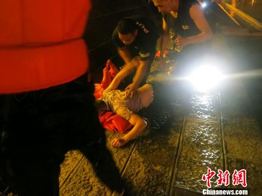 浙江麗水兩協警忘我救人:只是做了一件該做的事