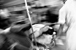 2、曉越被緊急送往搶救室搶救