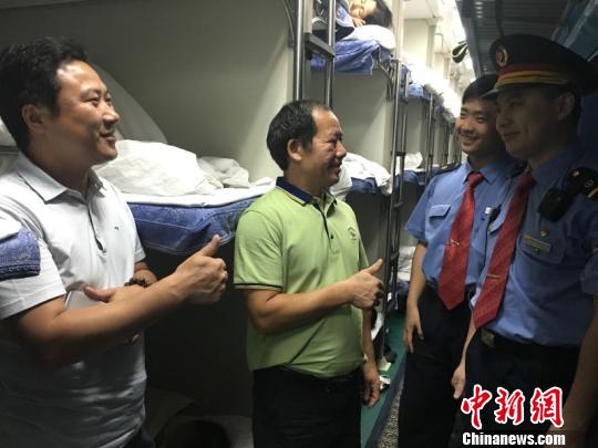 “燒烤”模式持續南鐵列車溫馨服務旅客被點贊