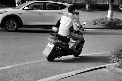 送餐員無視交規致事故頻發搶時間多掙送餐費系肇因