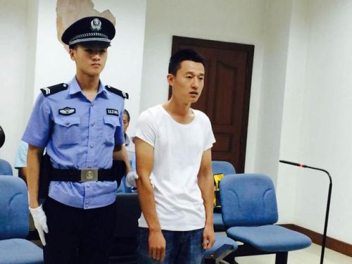 合租房里室友吵人起爭執 男子為護女友持刀傷人