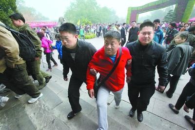 長假4天 頤和園拘留十余黃牛