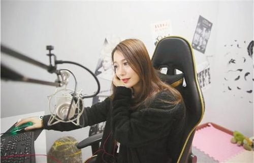 直播月入一萬五 為何她心中還是不踏實?