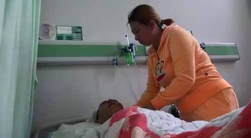 女孩連唱倆月《一剪梅》,成功喚醒植物人爸爸