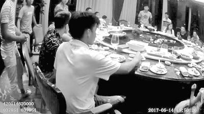 傳銷(xiāo)女頭目拉親人入伙遭堂姐一怒舉報(bào) 聚餐時(shí)被抓