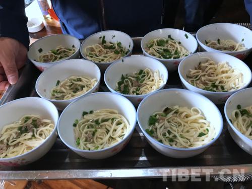 圖為果拉卓瑪拉姆家的加加面。攝影:陳衛國