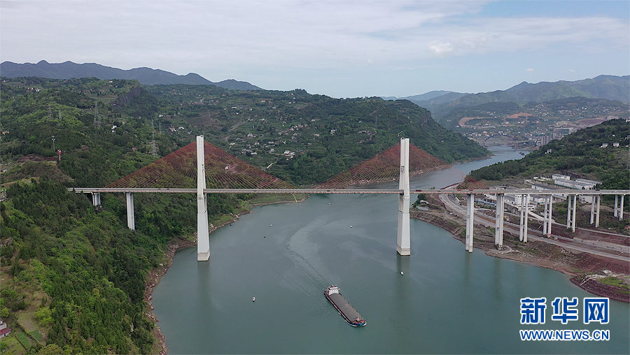 沿著高速看中國瞰三峽庫區綠水青山氣象新