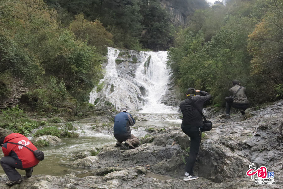 探訪南水北調(diào)中線水源地:水質(zhì)良好 清澈見(jiàn)底