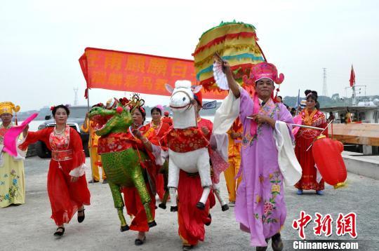 圖為民俗展演現(xiàn)場。 黃艷梅 攝