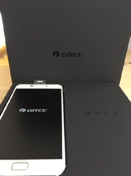 董明珠發格力手機了!員工朋友圈里曬圖 人手一臺